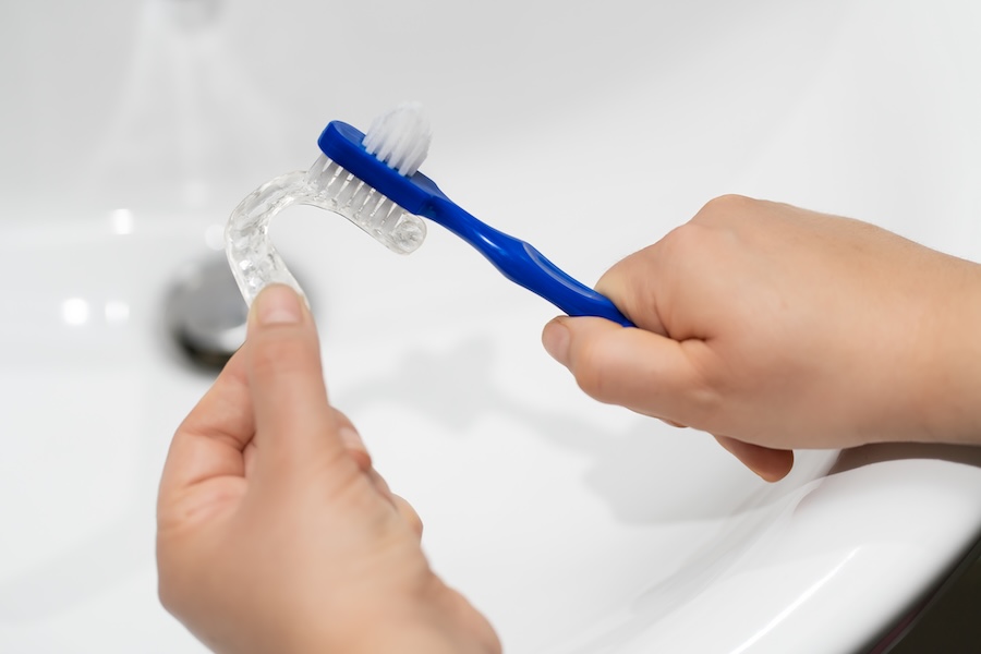 cleaning dental nightguard